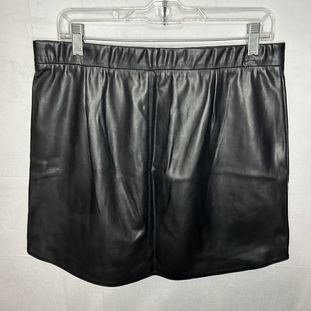 BB Dakota Women's Black Faux Leather Mini Skirt Curved Hem Size L NWOT - Picture 2 of 3